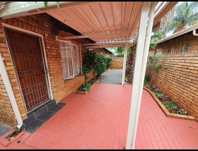3 BEDROOM TOWNHOUSE FOR SALE IN HESTEAPARK